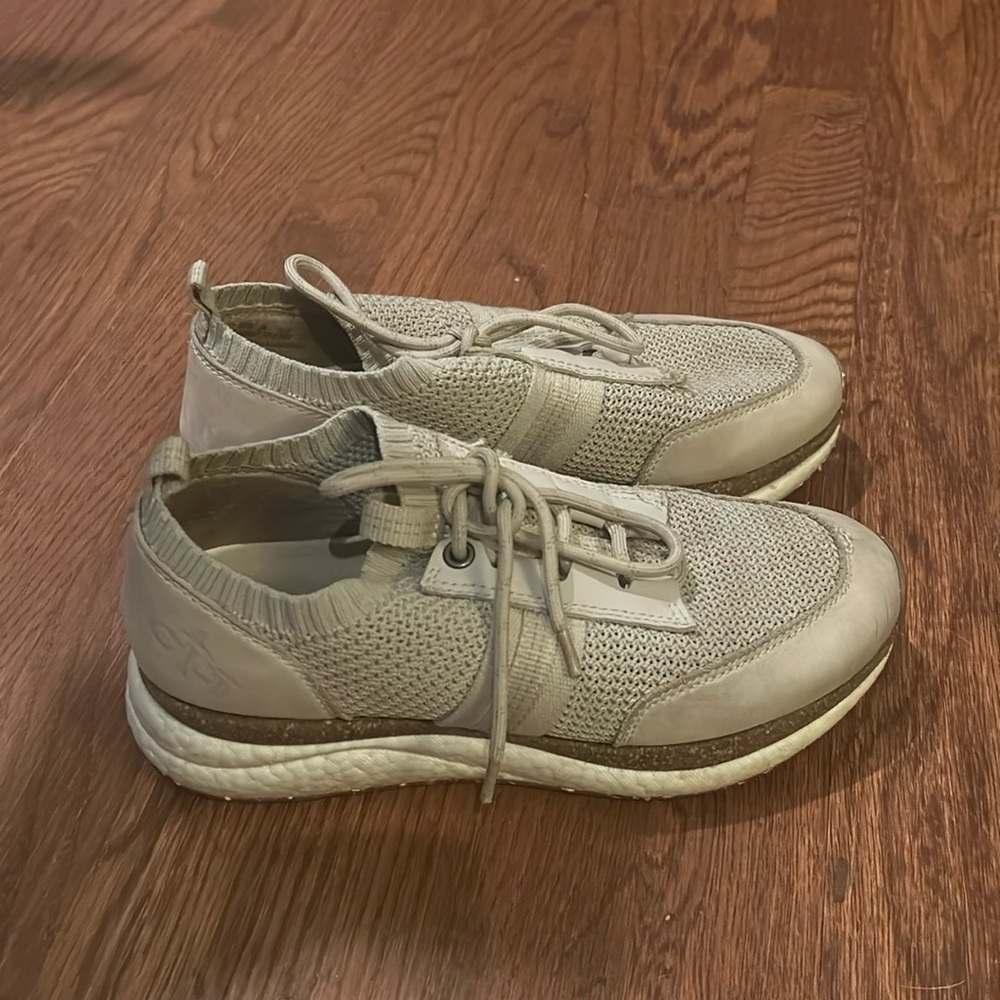 OTBT women’s platform shoes size 7 in brand new condition